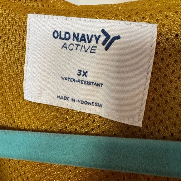 Great Old Navy Plus Size Raincoat in Green-yellow Chartreuse color - Picture 11 of 14